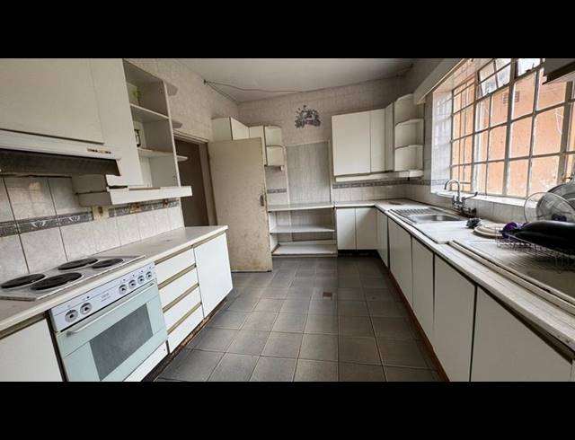 12 BEDROOM HOUSE FOR SALE IN CYRILDENE